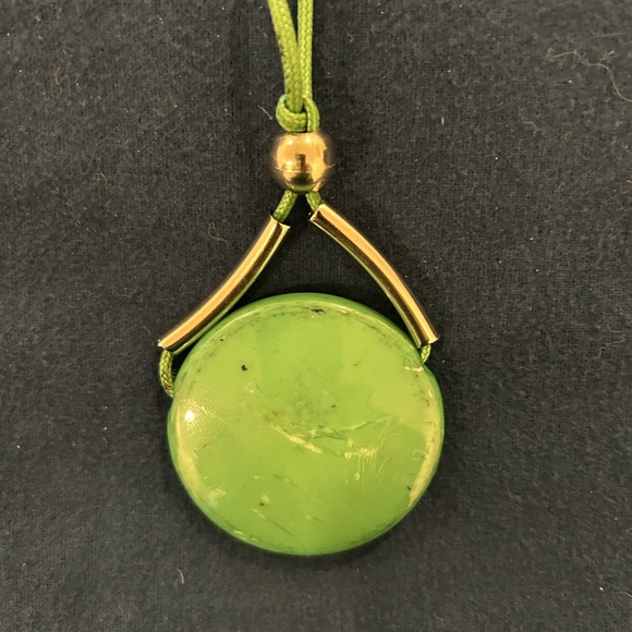 NEW modern green necklace - Picture 1 of 3